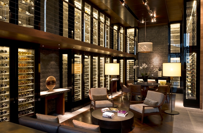 Unsere teuersten Hotels: Die Weinblibliothek im Luxushotel The Chedi Andermatt