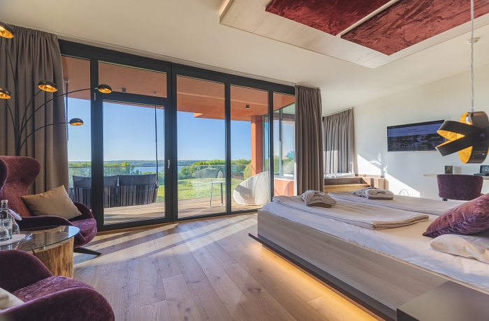 Blick aus einem Zimmer des Hotel Bornmühle auf den nahegelegenen Tollensee