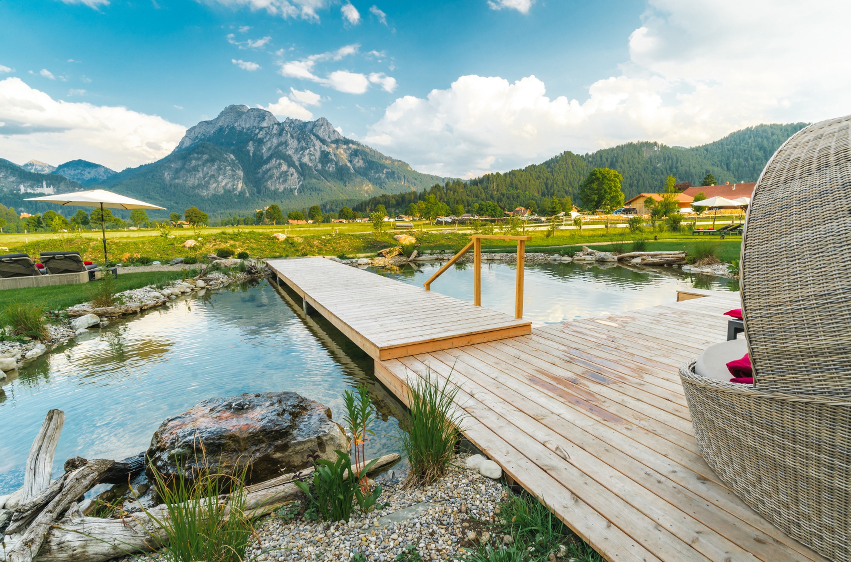 Der Badeteich im Hotel Rübezahl, ein Geheimtipp für Wellness im Allgäu