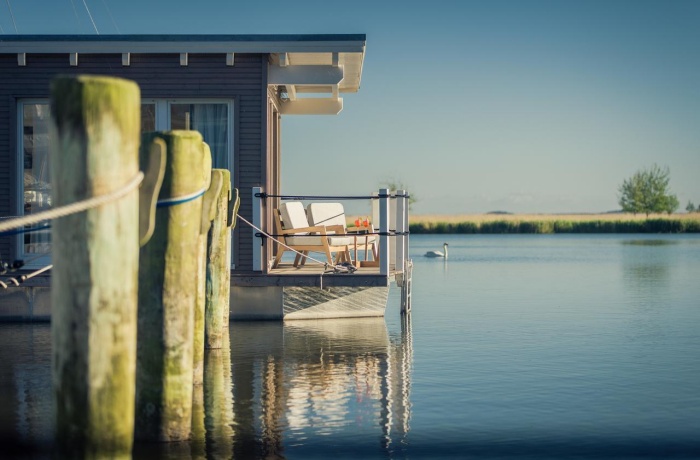 Romantische Hotelzimmer: Hausbootliebe! Sogar mit eigener Terrasse und Brötchenlieferdienst.