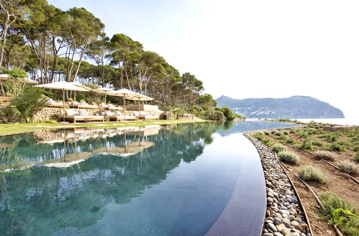 Adults Only Hotels: Infinity Pool zwischen Bäumen und Meer, Pleta de Mar by Nature, Mallorca, Spanien