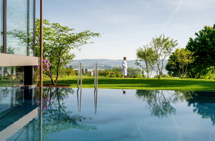 Außenpool des Hotel Hirschen Horns am Bodensee.