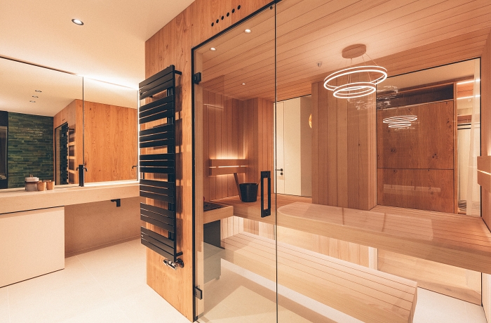 Die Zimmer der Kategorie "Wald Spa-Studio" verfügen über eine private, finnische Sauna.