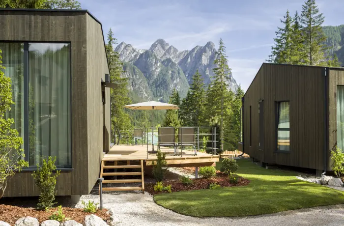 Die Skyview Chalets in Südtirol sind ein Highlight am Toblacher See.