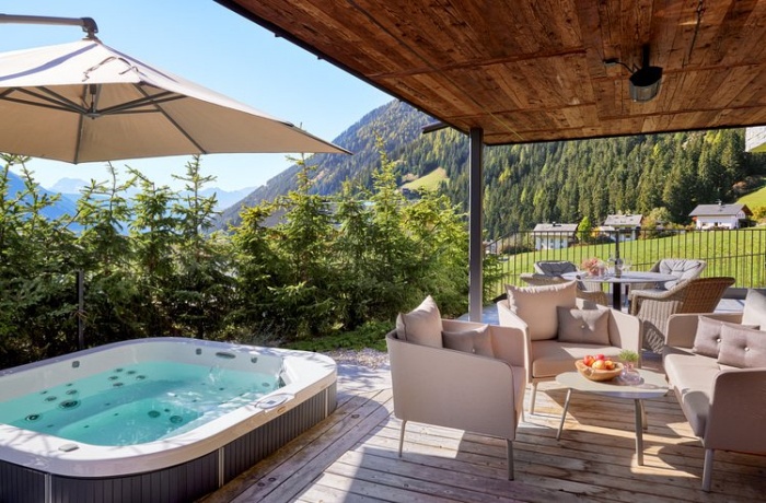 Romantisches Chalet mit Whirlpool und Blick in die Berge