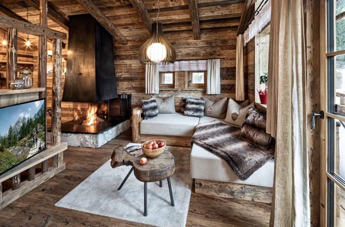 Chalet mit Kamin und Couchecke