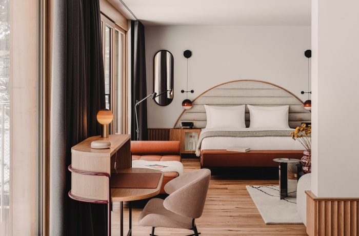Ein schönes Zimmer im Designhotel The Comodo Bad Gastein, hier kann man Ostern mit Städtetrip und Wellness verbinden