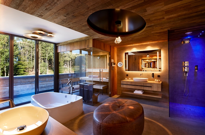 Freistehende Badewanner in der Sky Suite im Hotel Reischlhof