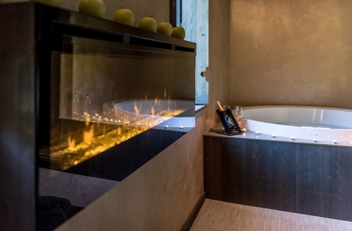 Entspannung am Ledrosee: Romantisches Wochenende zu zweit im Whirlpool oder vor dem knisternden Kamin genießen