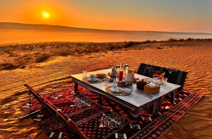 Kaffeezeit im Oman: Traditioneller Kaffee mit Kardamom und Datteln