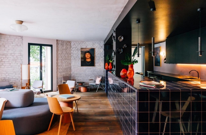 Blick in ein Gemeinschaftsareal im Frankfurter Boutique Hotel Libertine Lindenberg