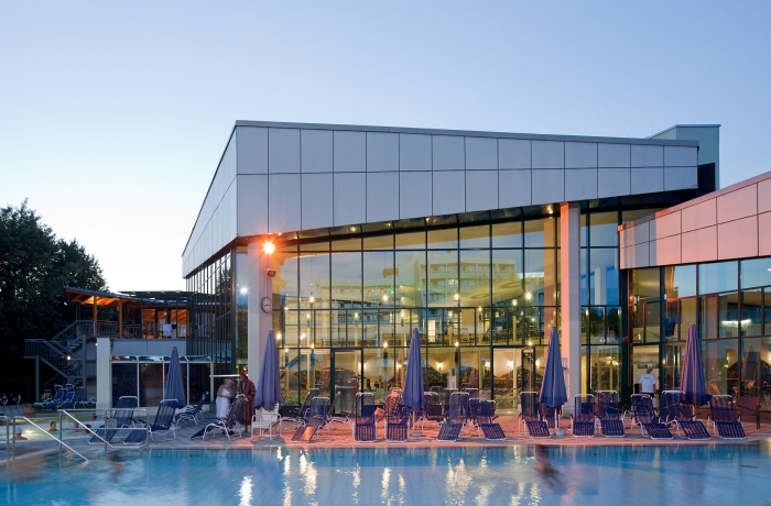 Die Europa Therme anschliessend an das Hotel FrechDachs