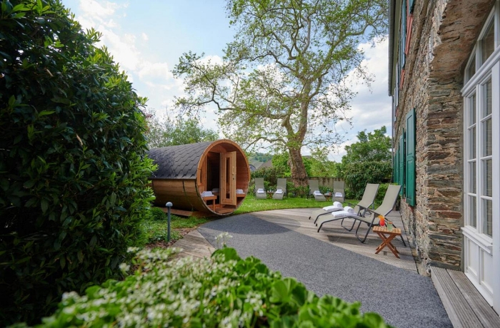 Fass-Sauna am Weinromantikhotel Richtershof - es gehört zu unserer Selection hundefreundlicher Hotels
