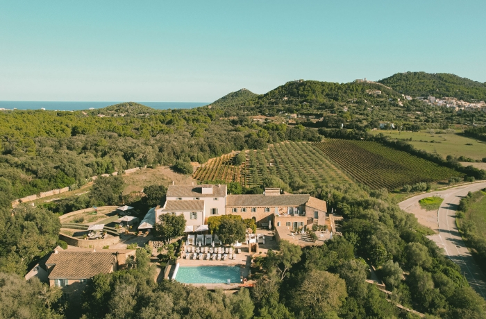 Mediterranes Landhotel mit Pool, Weinbergen und Meerblick im Hotel Predi Son Jaumell auf Mallorca.