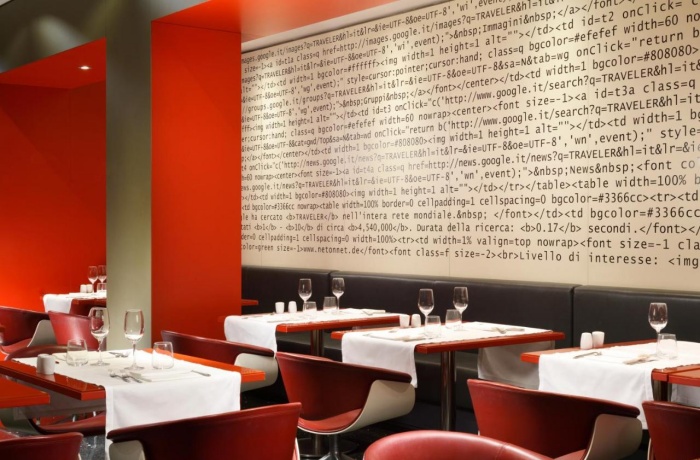 Fantasievolle Restaurantwand im Unahotel Bologna Center