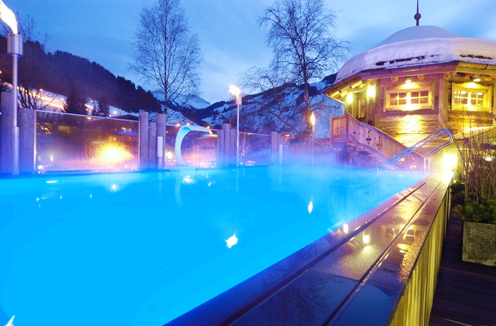 Wellnesshotels: Alpine Palace - Region Salzburg, Österreich mit Außenpool im Winter