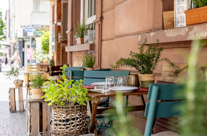 Detailaufnahme von Außengastronomie