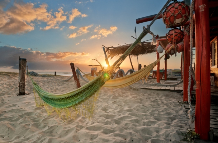 PLATZ 1: Marc Bächtold | Cabo Polonio, Uruguay, Hängematten am Strand im Sonnenuntergang