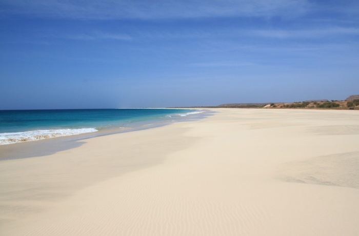 Ein echter Geheimtipp für endlose Stände: Boa Vista mit einem langen Sandstrand und hellblauem Wasser