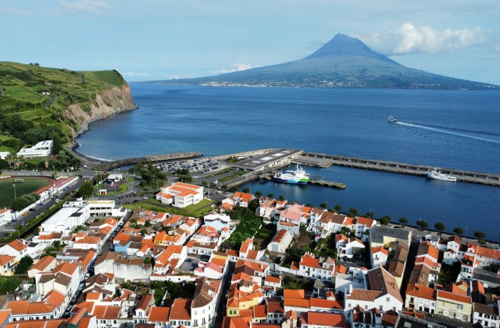 Geheimtipp: Die Insel Faial und ihr Hafen mit Ausblick auf die Nachbarinsel Pico