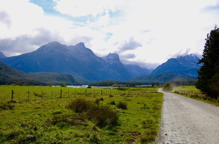 Die Paradise Road in Neuseeland: Eine wenig befahrene Straße und Geheimtipp.